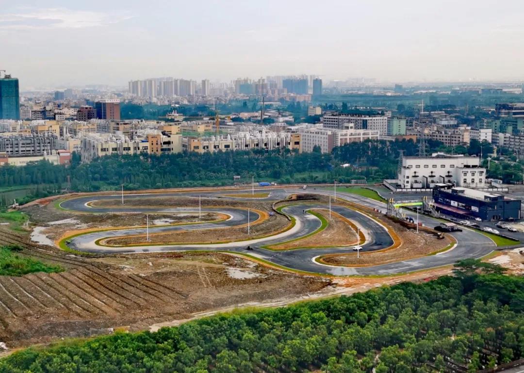 822911珠三角汽车博览中心工程播报广东竞速赛车场即将投入使用