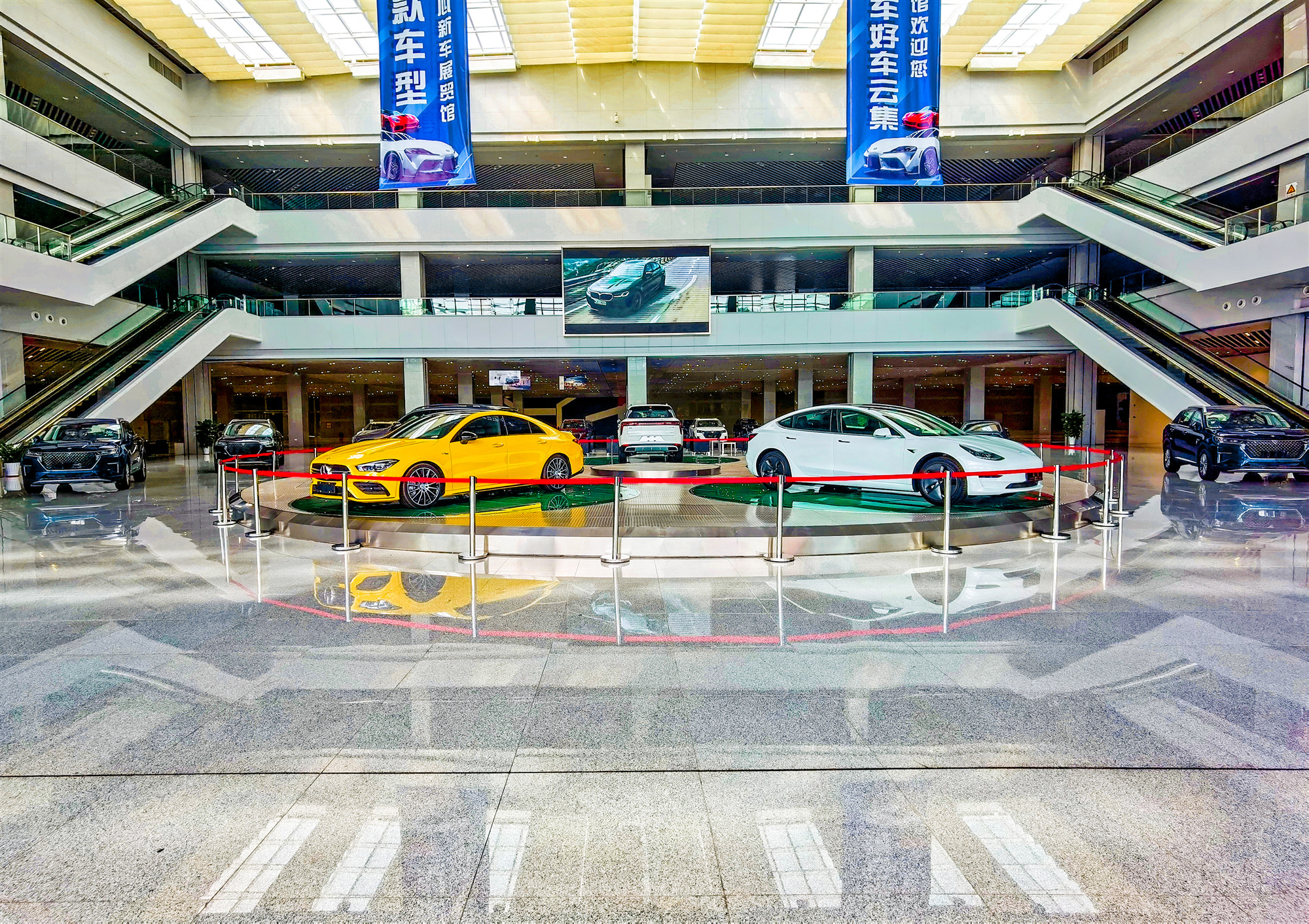 国庆不想出远门来东莞百万平米汽车城打卡吧看车买车玩车一条龙