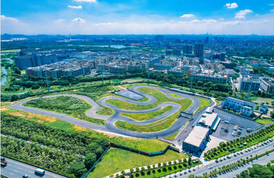 碰撞驰骋广东竞速国际赛车场与发烧友们相聚在东莞·麻涌心跳疾速狂飙